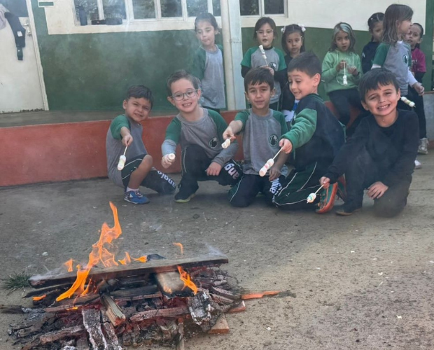 Alunos da Educao Infantil do Anglo participam de atividade sobre importncia do fogo 